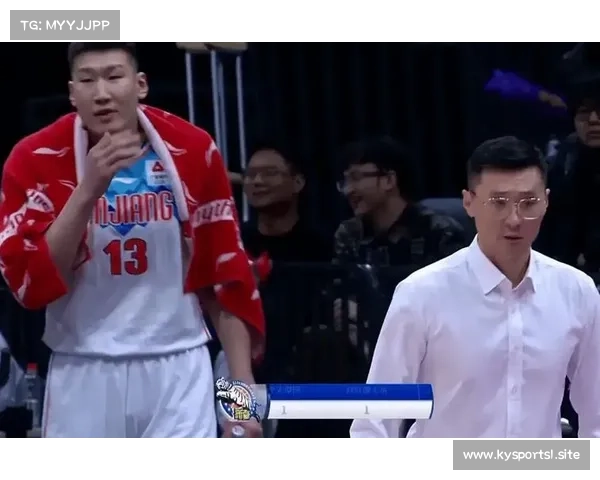 沪疆大战情感满溢 刘炜暖心告别与沪迷合影展望下赛季 沪疆大战情感满溢 刘炜暖心告别与沪迷合影展望下赛季